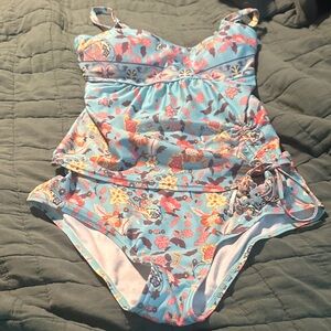 Floral 2 piece tankini swim set. Size M
